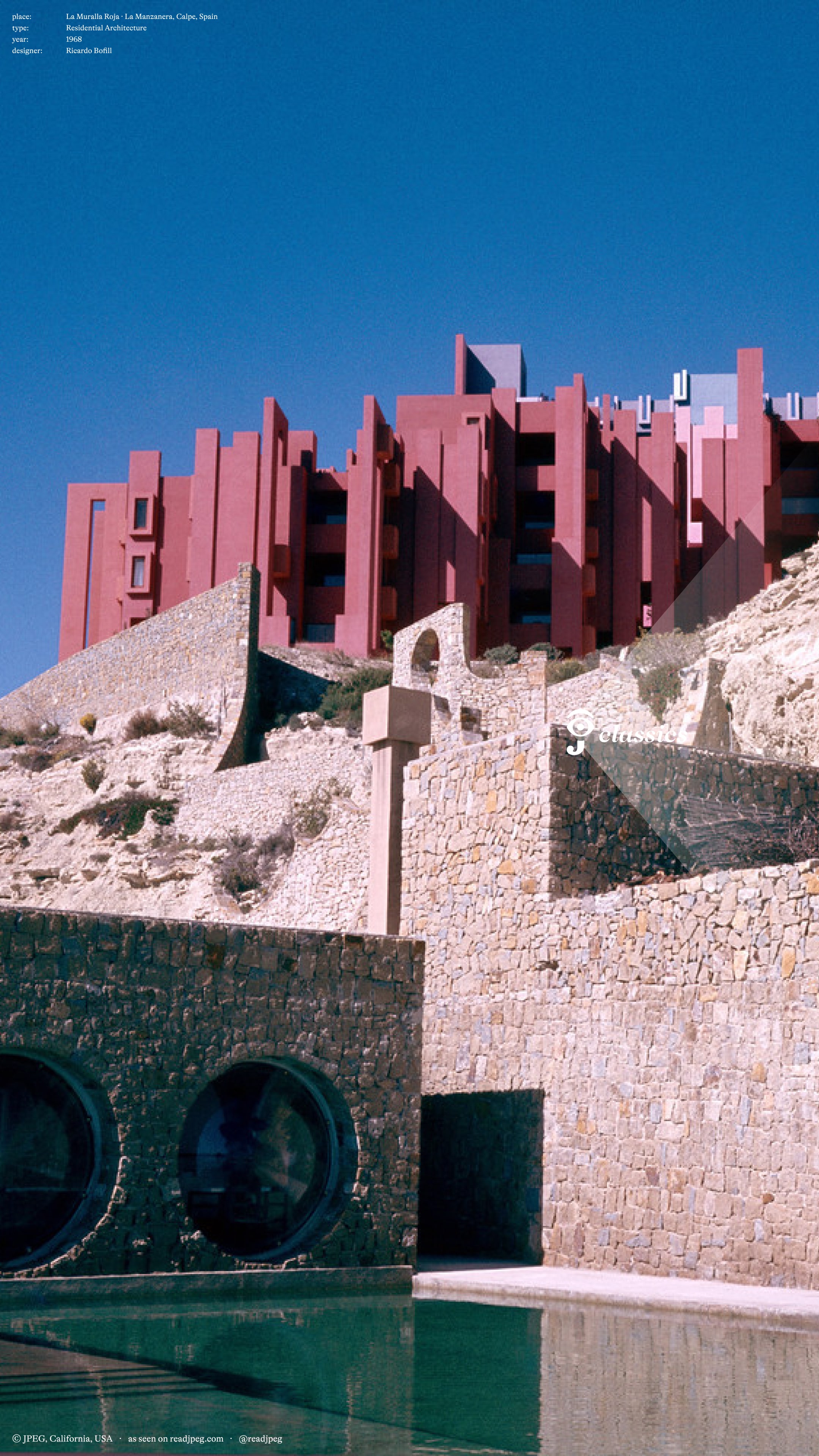 Geometric architecture of Muralla Roja